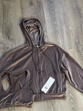 ALO Yoga Velour Glimmer Scoop Neck Bra and matching zip up jacket ex